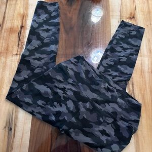 Women’s Camo Leggins